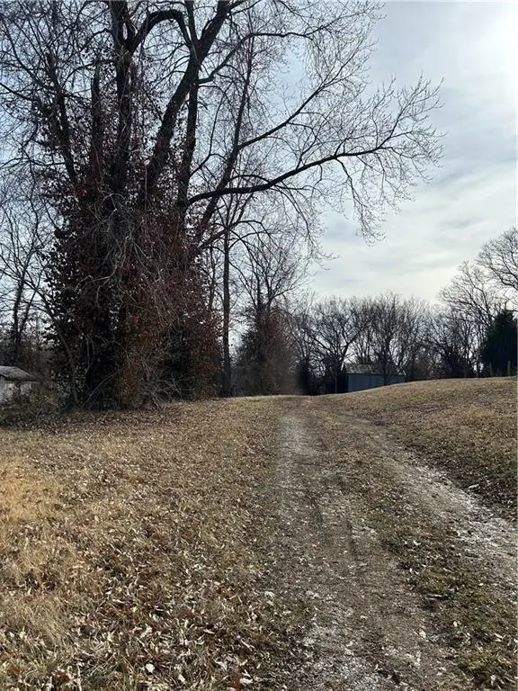 117 W South Street, Richmond, MO 64085