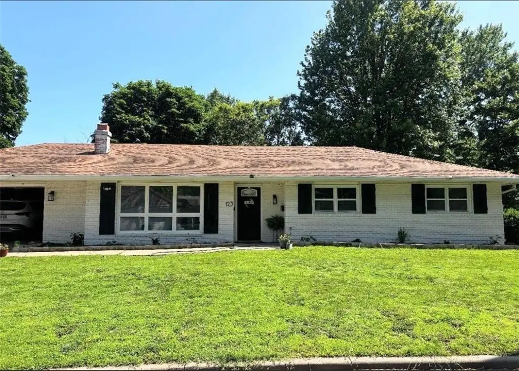 123 W Douglas Street, Iola, KS 66749 - #1