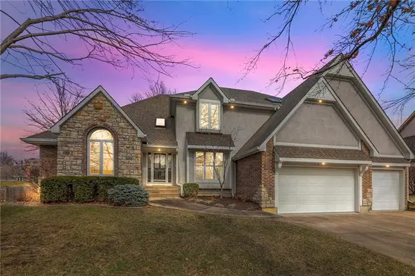 955 High Point Drive, Lee's Summit, MO 64081