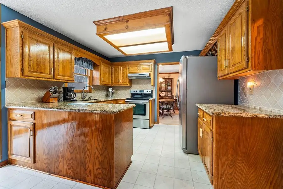 11607 Flint Street, Overland Park, KS 66210 - #3