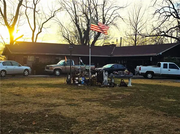 6319 Robin Hood Drive, Shawnee, KS 66203