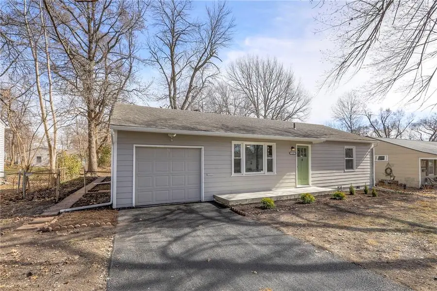 7115 Outlook Street, Overland Park, KS 66204 - #2