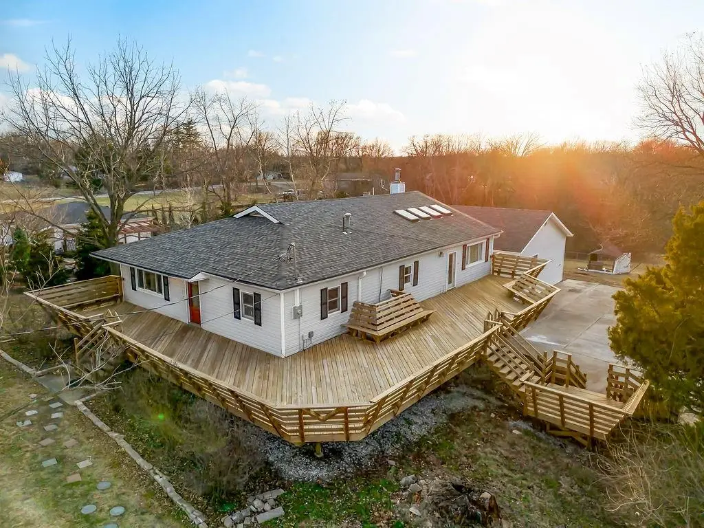 8122 Hampton Road, Kansas City, MO 64152 - #1