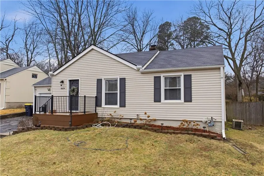 8654 Sleepy Hollow Road, Kansas City, MO 64114 - #3