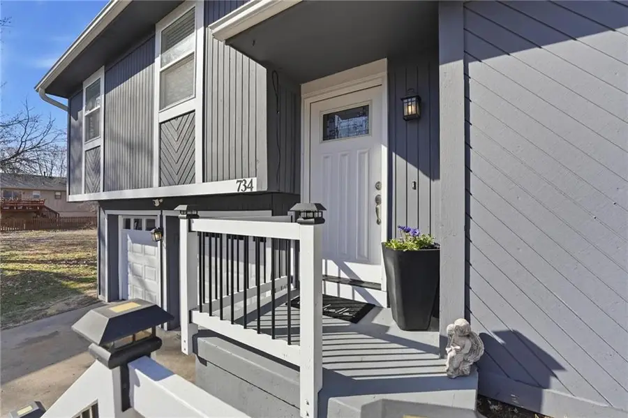 734 S 9th Street, Edwardsville, KS 66111 - #2