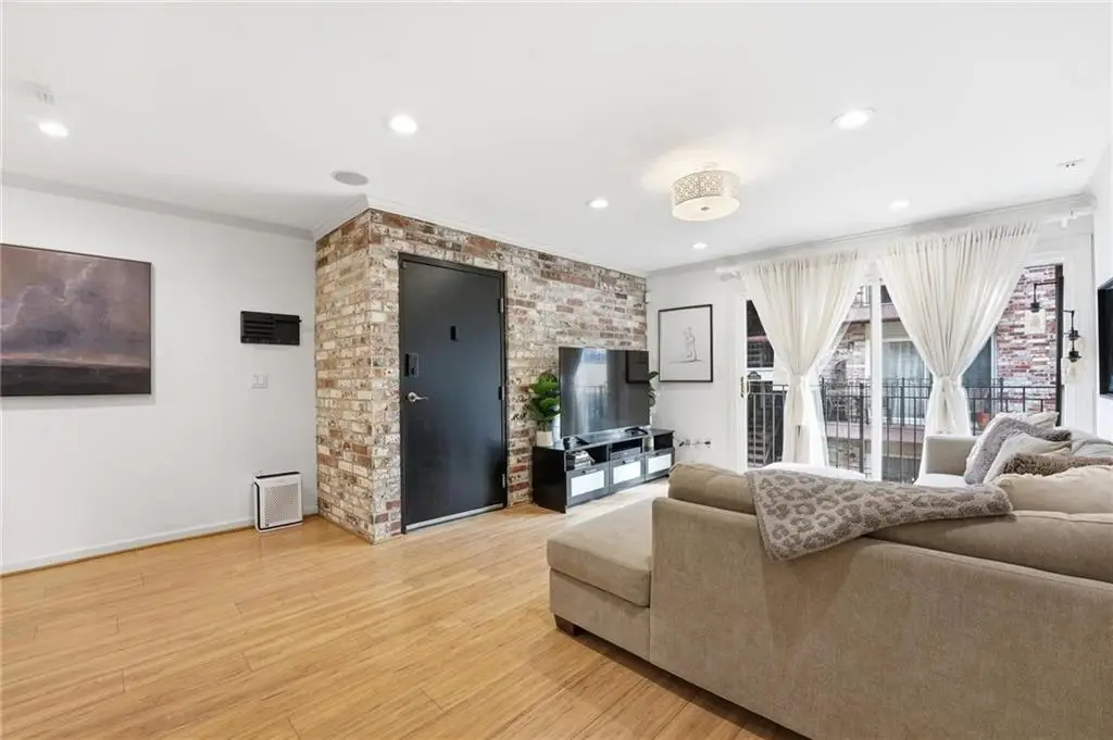 5004 Baltimore Street #204, Kansas City, MO 64112 - #1