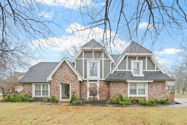 3617 NW Blue Jacket Drive, Lee's Summit, MO 64064