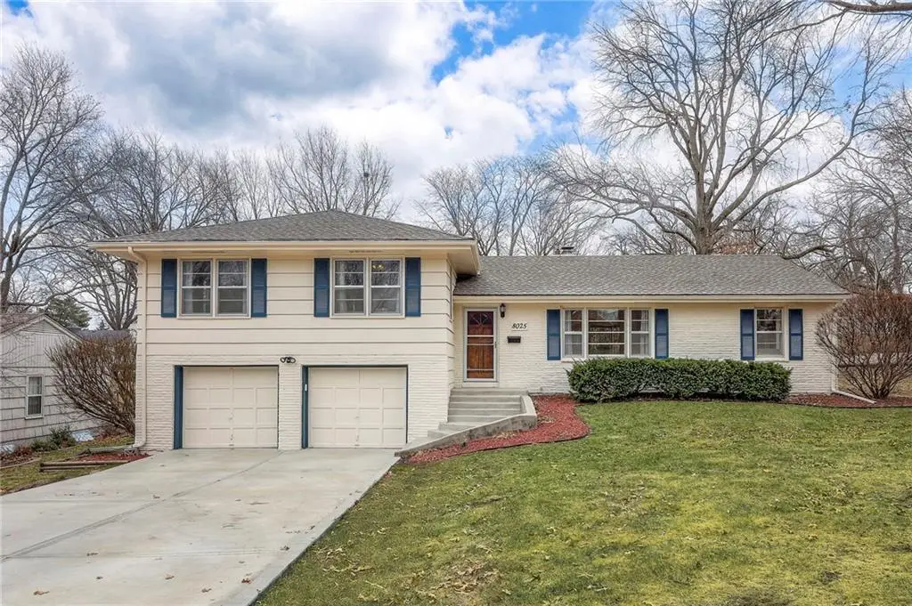 8025 Tomahawk Road, Prairie Village, KS 66208 - #1