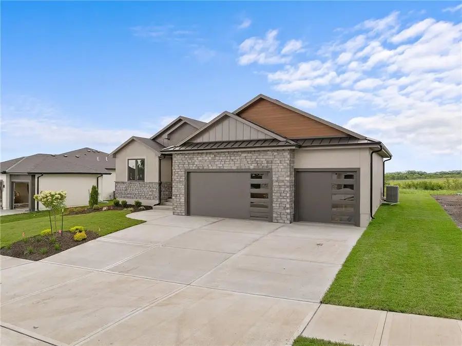 518 Bentwater Drive, Raymore, MO 64083 - #2