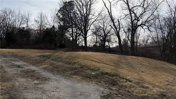 407 Maple Street, Leavenworth, KS 66048