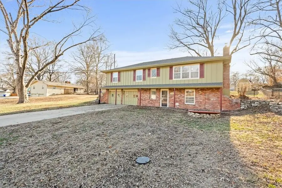 6424 Evanston Avenue, Raytown, MO 64133 - #3