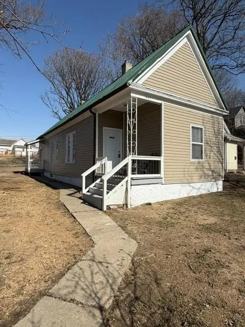 1607 Grand Avenue, St Joseph, MO 64505