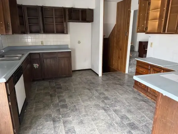 601 E 10th Street, Chanute, KS 66720