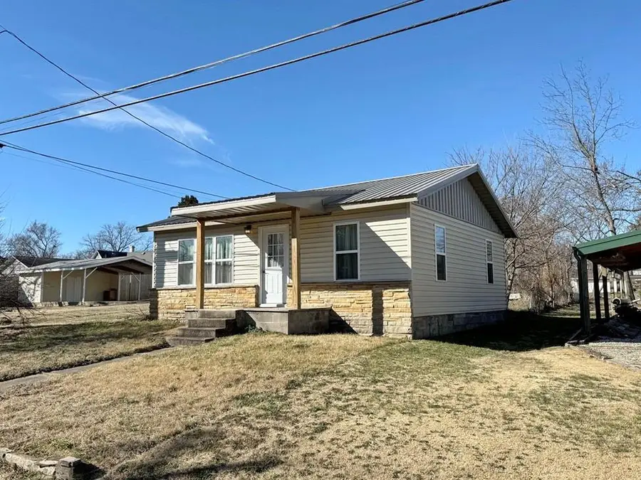 408 N St James Street, El Dorado Springs, MO 64744 - #2