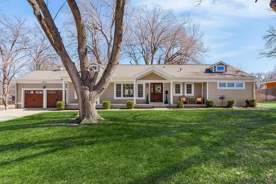 8909 Cherokee Lane, Leawood, KS 66206 - #2