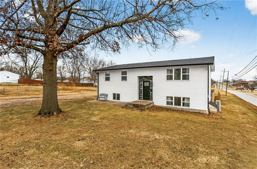 723 N Godfrey Street, Cameron, MO 64429 - #2