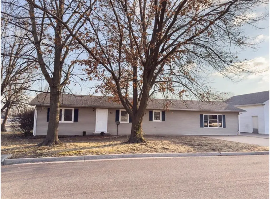 321 E Buchanan Street, Iola, KS 66749 - #1