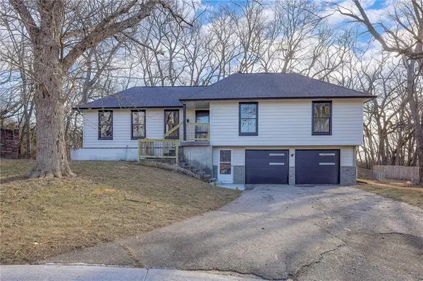 8012 Sunset Circle, Grandview, MO 64030
