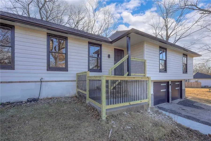 8012 Sunset Circle, Grandview, MO 64030 - #3