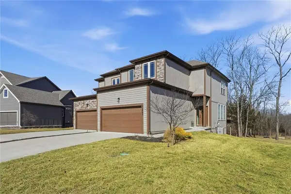 22402 W 76th Street, Shawnee, KS 66227