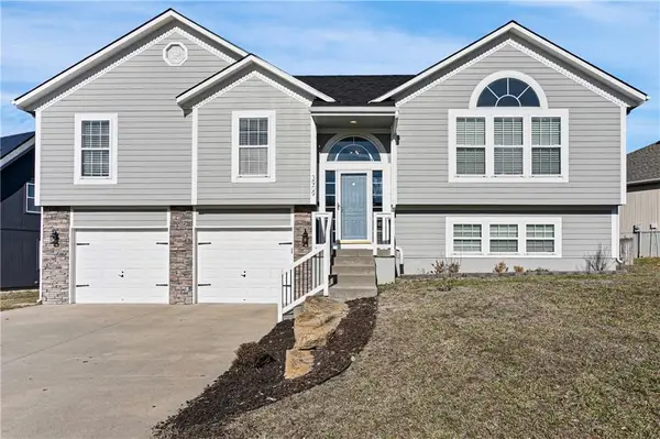 3909 SW Briarwood Drive, Lee's Summit, MO 64082