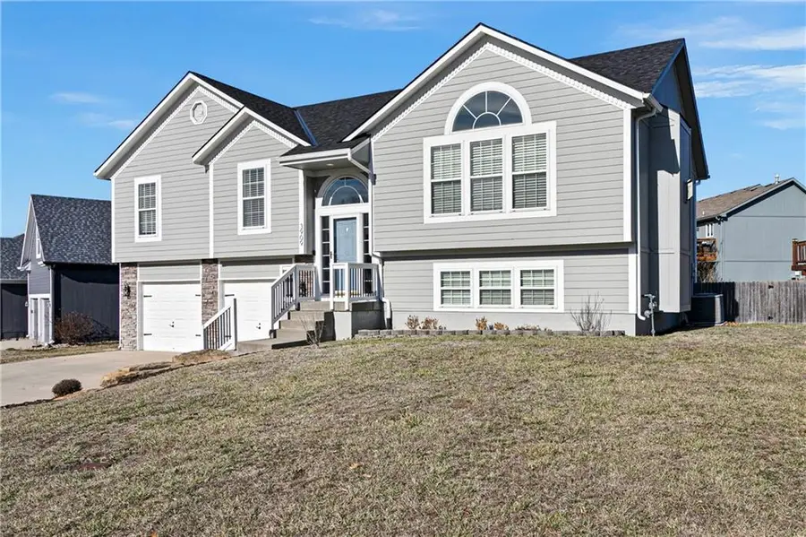 3909 SW Briarwood Drive, Lees Summit, MO 64082 - #2