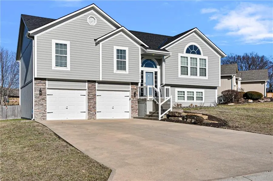 3909 SW Briarwood Drive, Lees Summit, MO 64082 - #3