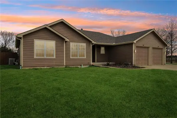 1343 S Delaware Drive, Tonganoxie, KS 66086