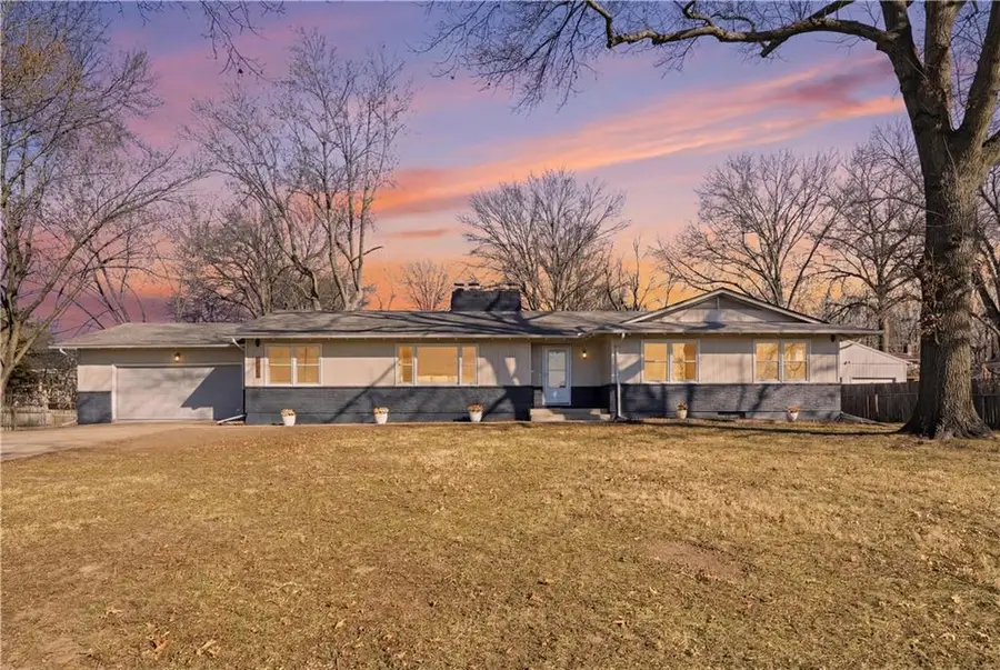 10915 Blue River Road, Kansas City, MO 64131 - #2