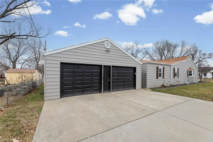 1400 E 21st Avenue, Kansas City, MO 64116 - #3