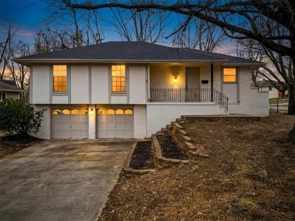 13300 Palmer Avenue, Grandview, MO 64030 - #1