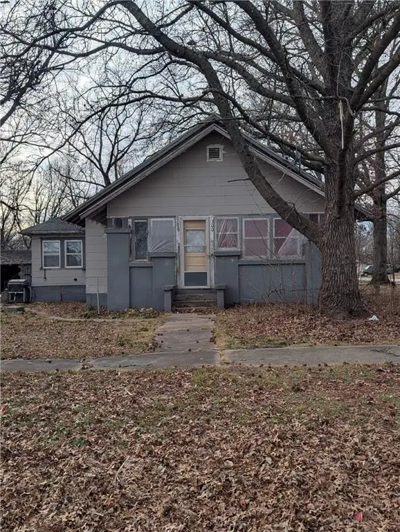 300 S First Street, Sheldon, MO 64784