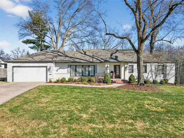 3800 W 84th Terrace, Prairie Village, KS 66206