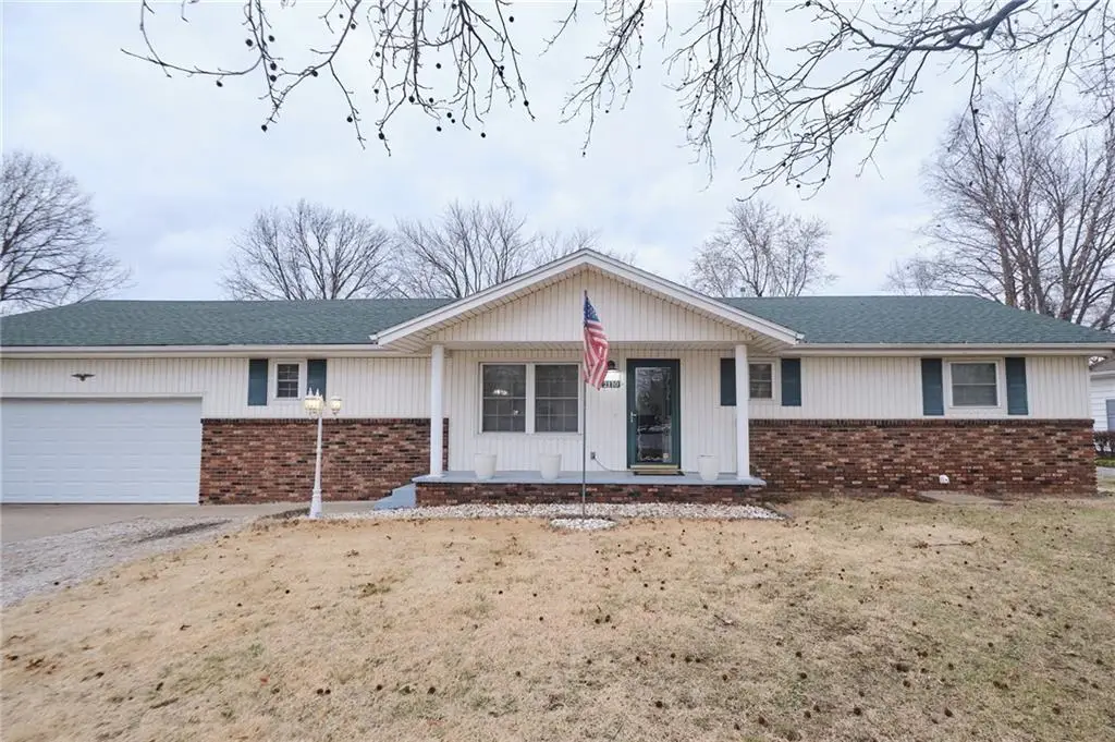 2110 W 4th Street, Pittsburg, KS 66762 - #1