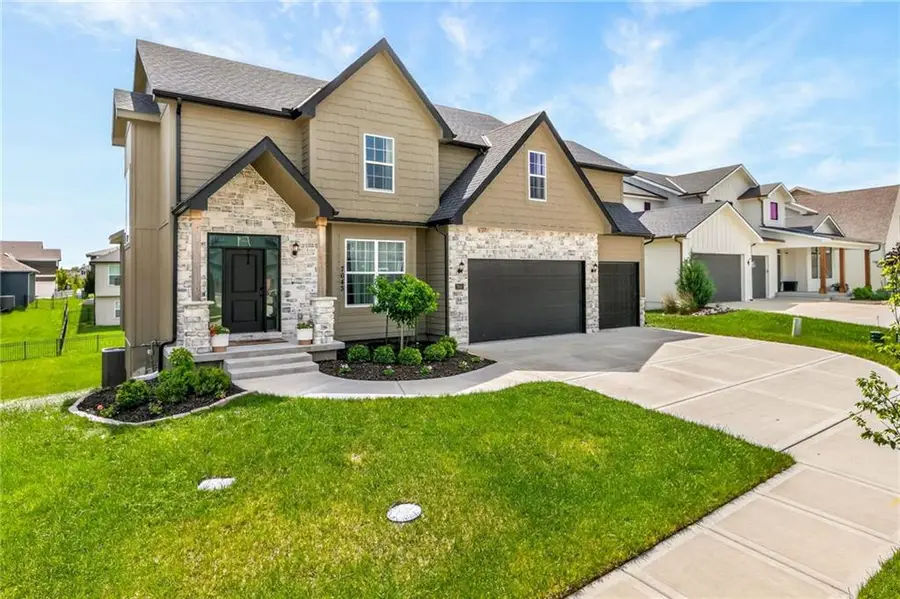 7643 N Sycamore Avenue, Kansas City, MO 64158 - #2