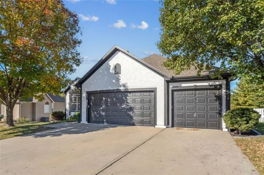 2301 NE Colonnade Avenue, Blue Springs, MO 64029 - #3