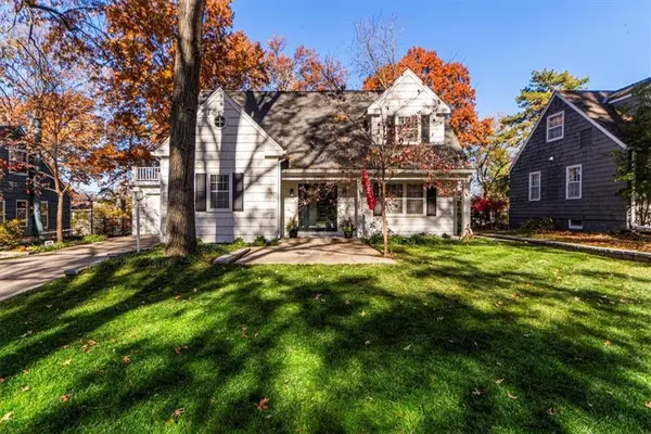 2902 W 71st Terrace, Prairie Village, KS 66208