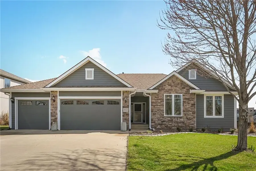 6013 Longview Road, Shawnee, KS 66218 - #2