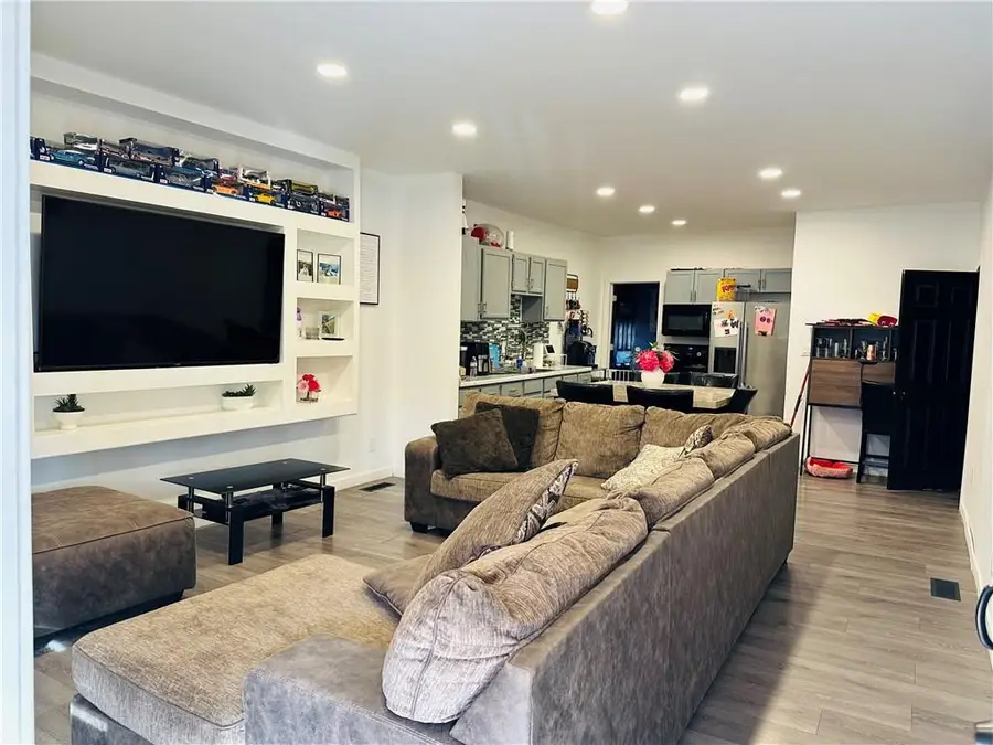 2911 N 6th Street, Saint Joseph, MO 64505 - #2