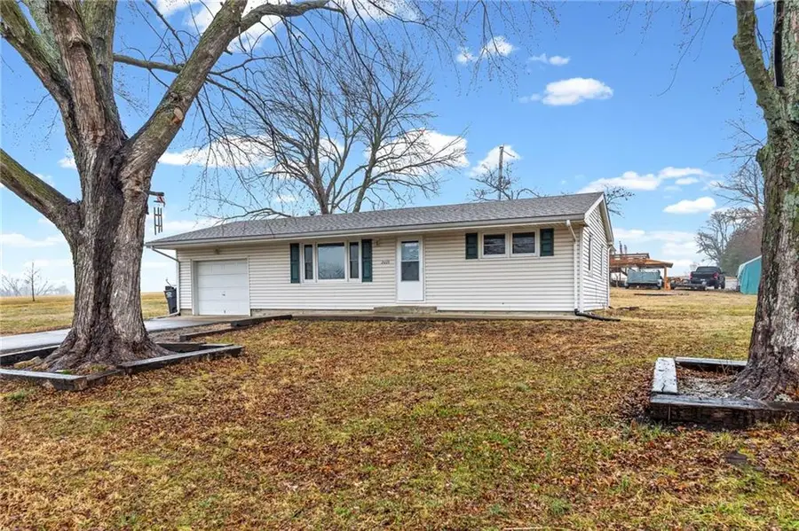 2409 N 155th Street, Basehor, KS 66007 - #2