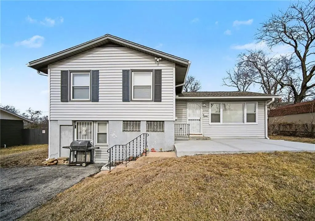 4940 E 40th Place, Kansas City, MO 64130 - #1