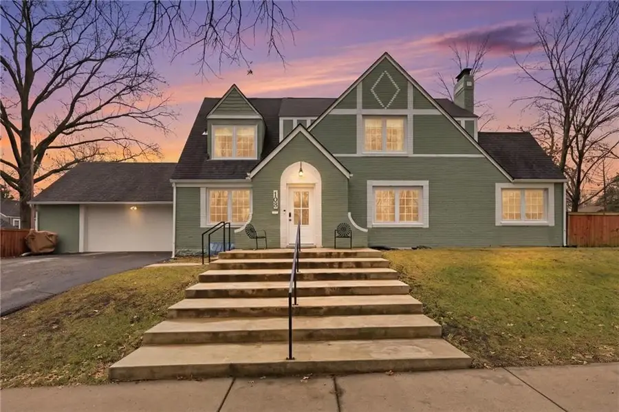 103 E Meyer Boulevard, Kansas City, MO 64113 - #2