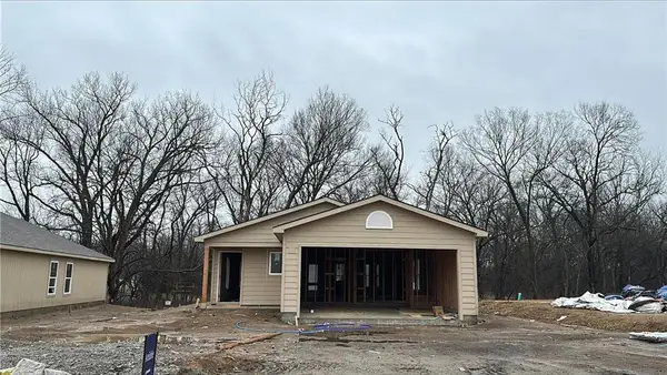 487 Valley View Drive, Tonganoxie, KS 66086