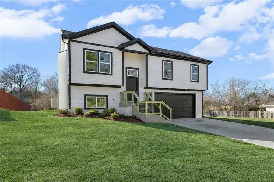 541 Oregon Street, Leavenworth, KS 66048 - #2