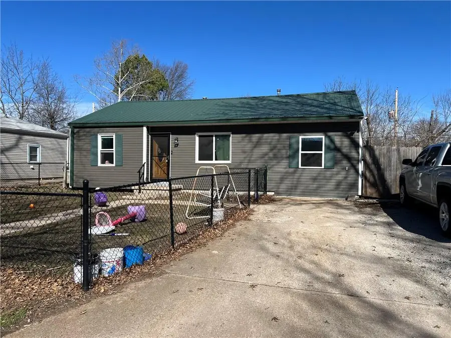 2813 Ward Avenue, Parsons, KS 67357 - #2