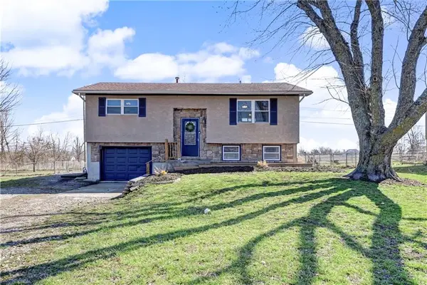 305 Maple Terrace, Wellsville, KS 66092