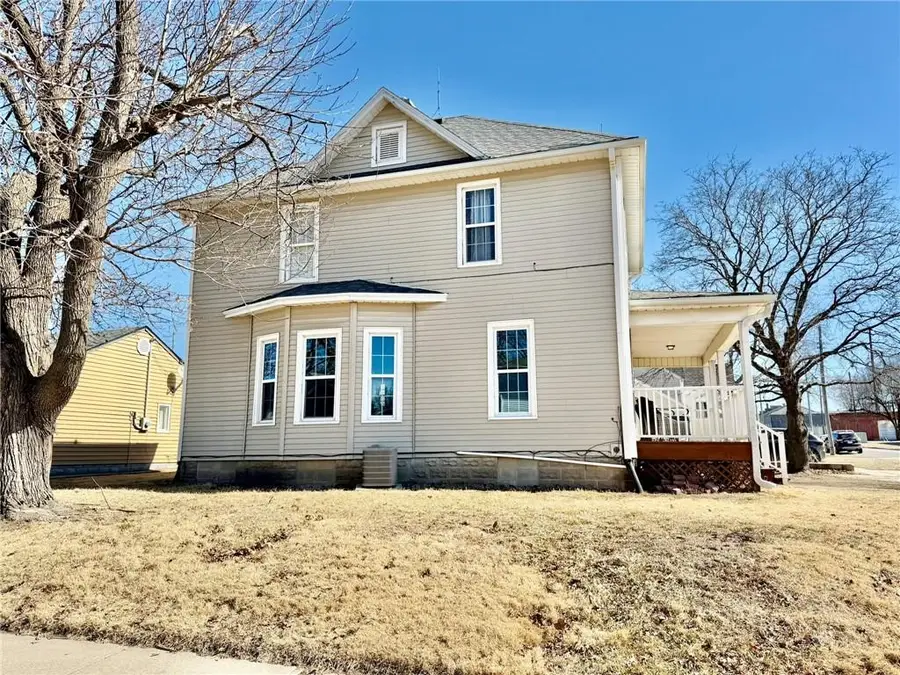 321 W 5th Street, Maryville, MO 64468 - #3