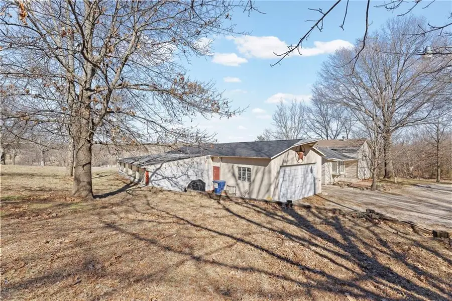 29870 Lookout Road, Paola, KS 66071 - #2