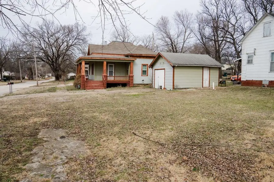 911 N Central Avenue, Parsons, KS 67357 - #2