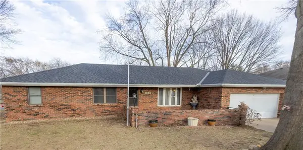 1615 Wayne Drive, St Joseph, MO 64506